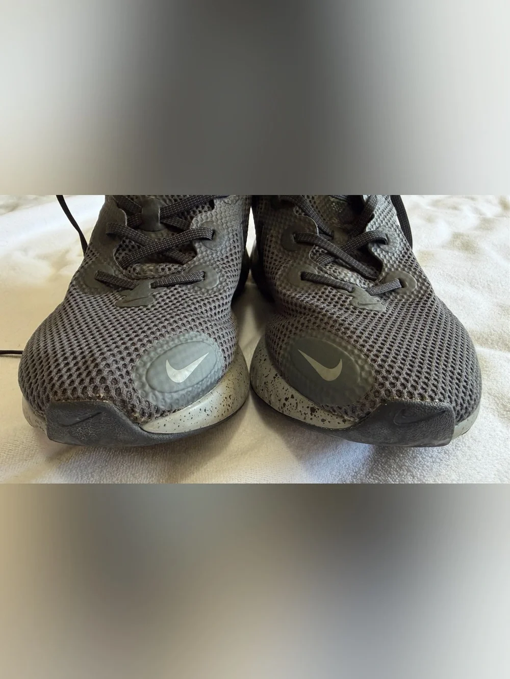 Nike Renew Run Men’s Size 11 Gray Black Running Shoes CZ9263-001